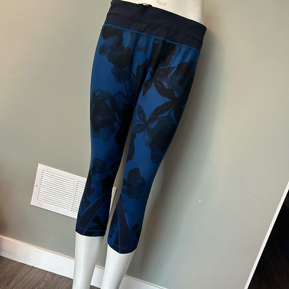 Lululemon BlueโFloral Leggings size 10